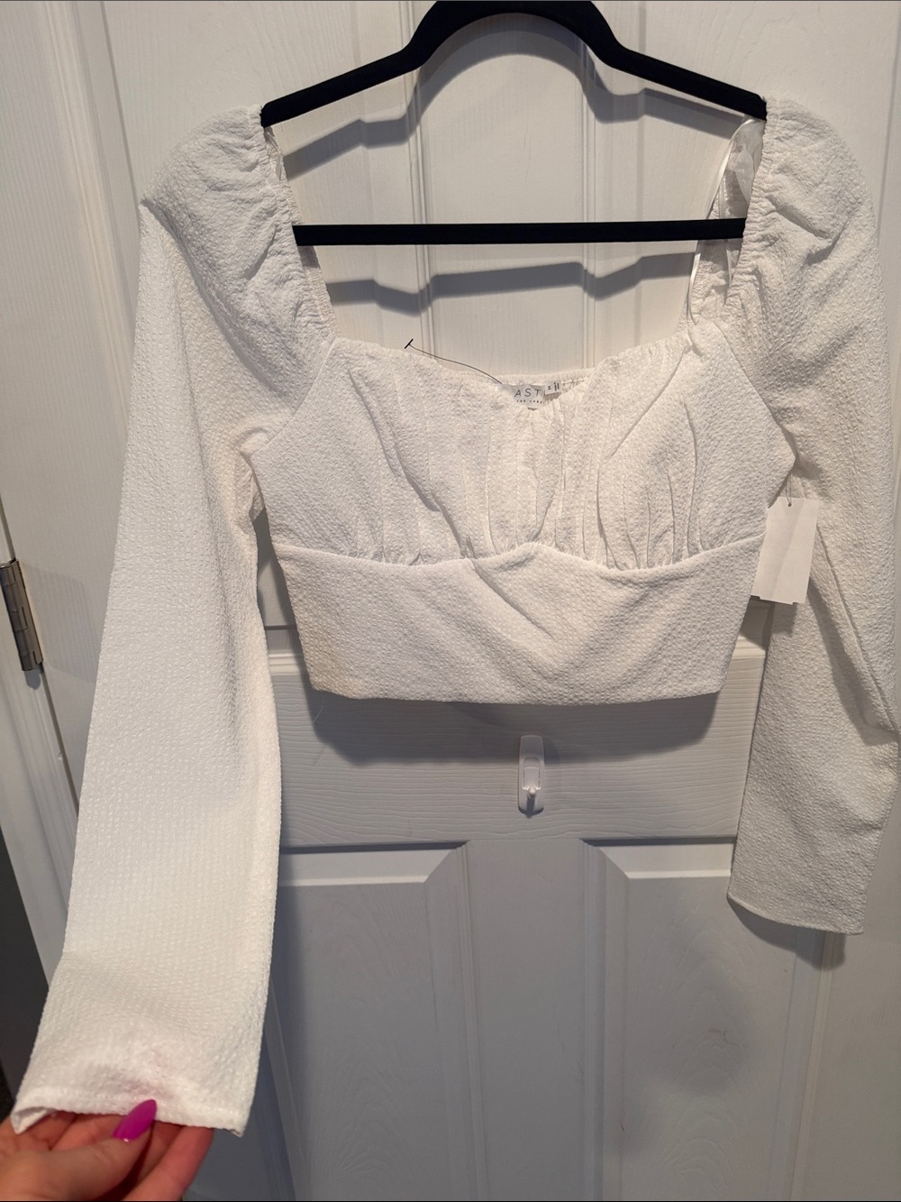ASTR Women's White Textured Long-Sleeve Crop Top